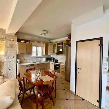 #als- Stone Maisonette In