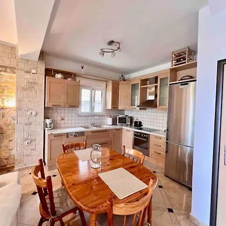 #als- Stone Maisonette In