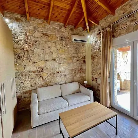 #als- Stone Maisonette In * Paliouri